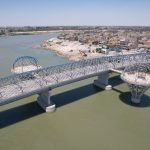 جسر الكريعات يرتدي حُلّته الزجاجية.. بغداد تستعد لمعبر عمراني باتجاه العتبات