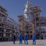 الشركة الهندية بمصفى كربلاء توقف التشغيل وتنظم تظاهرة أمام الإدارة