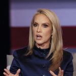 ترامب يحرج مذيعة على الهواء بمغازلة