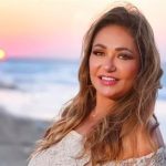 ليلى علوي في يوم اليتيم: قلوبنا مع كل طفل الحرب أخذت من عينيه البراءة قبل أوانها